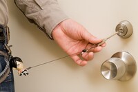 「進撃の巨人」10巻限定版に付く、エレンキーホルダーの使用例。