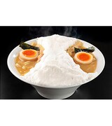 痺れるおいなりつけ麺など「変態仮面」ラーメンが7店舗で