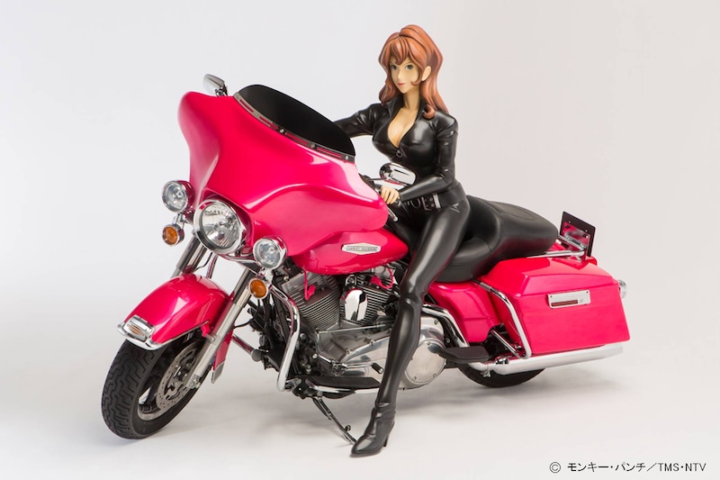 峰不二子等身大フィギュアとバイク (C)モンキー・パンチ／TMS・NTV