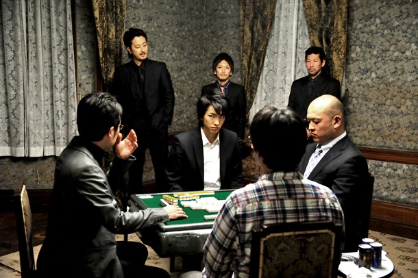 「凍牌〈劇場版〉」のワンシーン。(C)志名坂高次（ヤングチャンピオン）2006 (C)2013志名坂高次（ヤングチャンピオン）／エスピーオー