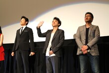 （左から）鈴木亮平、ムロツヨシ、あんど慶周。