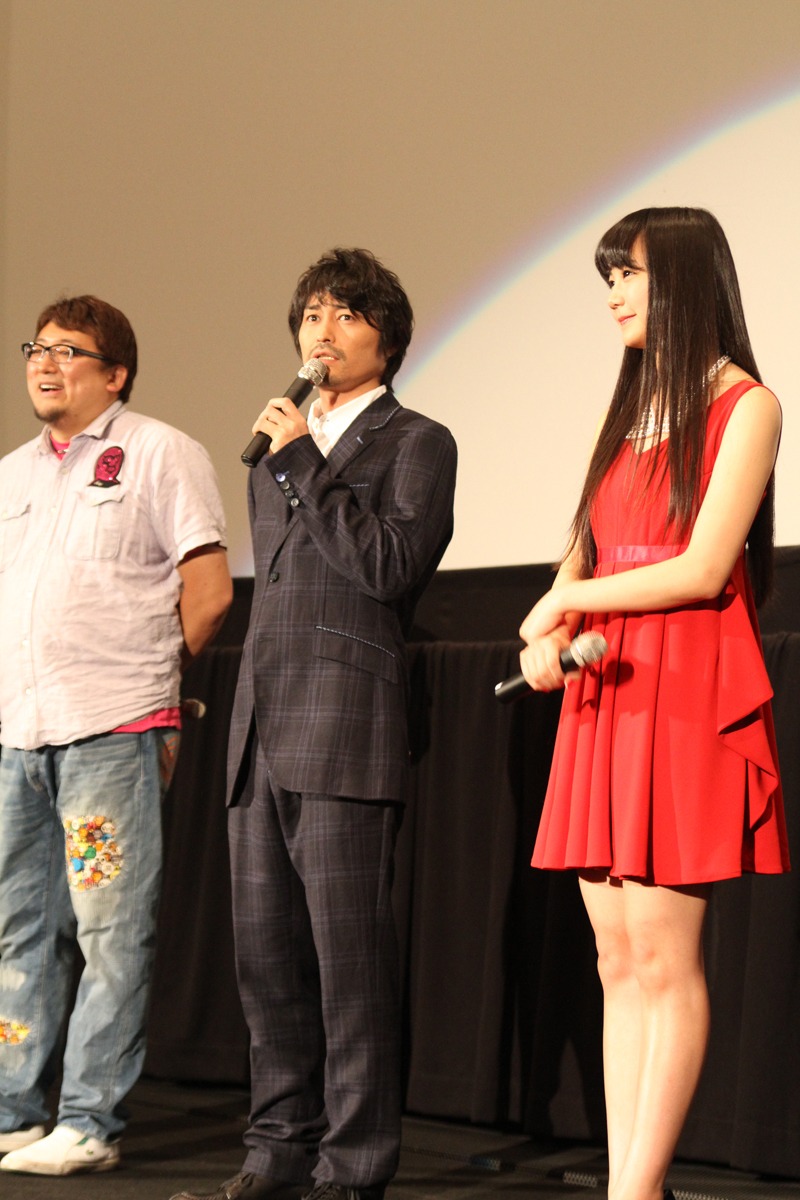 （左から）福田監督、安田顕、清水富美加。