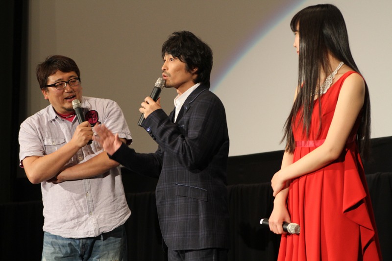 （左から）福田監督、安田顕、清水富美加。