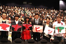 （左から）あんど慶周、安田顕、清水富美加、鈴木亮平、ムロツヨシ、福田監督。