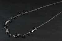 「マギ 黒ルフ ネックレス」(C)大高忍／小学館・マギ製作委員会・MBS