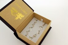 「マギ 白ルフ ネックレス」(C)大高忍／小学館・マギ製作委員会・MBS