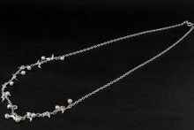 「マギ 白ルフ ネックレス」(C)大高忍／小学館・マギ製作委員会・MBS