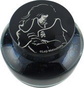 キャプテンハーロックの肖像入りのオリジナルボトルインク（c）Leiji Matsumoto