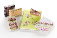 マスキングテープの使用例。市販のものと組み合わせて、さらに独自のデコレーションを楽しもう。