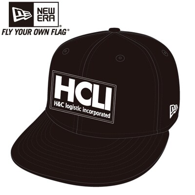 ブラックの「NEW ERAコラボベースボールキャップ」。 (C)2012 高橋慶太郎・小学館／ヨルムンガンド製作委員会