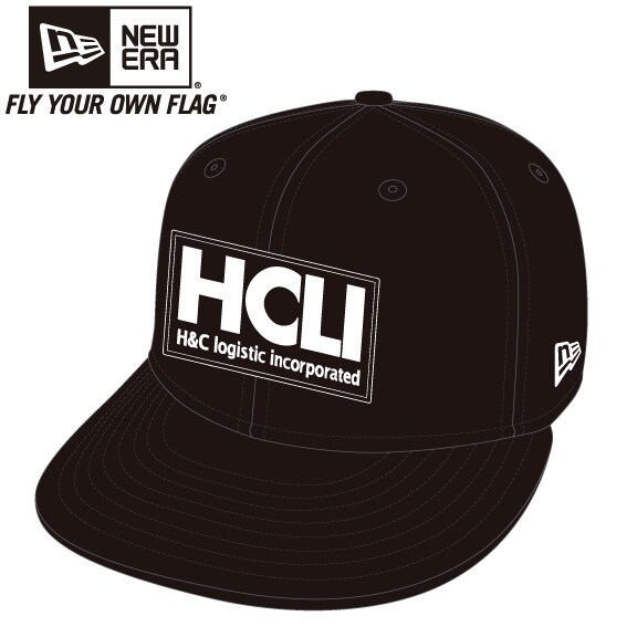 ブラックの「NEW ERAコラボベースボールキャップ」。 (C)2012 高橋慶太郎・小学館／ヨルムンガンド製作委員会