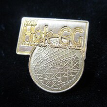 「真鍮ピンバッジセット」のHek-GGマーク。 (C)2012 高橋慶太郎・小学館／ヨルムンガンド製作委員会