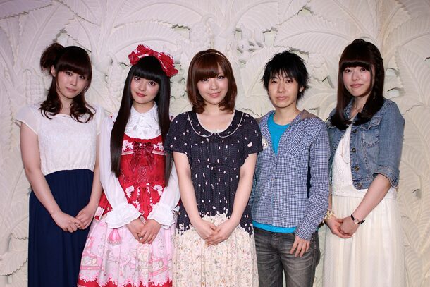 写真左から荻上千佳役の山本希望 吉武莉華役の上坂すみれ 矢島美怜役の内山夕実 波戸賢二郎の男声を演じる山本和臣 同じく波戸が女装した 男の娘 状態を演じる加隈亜衣 画像ギャラリー 4 5 コミックナタリー