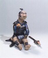 余暇に制作した陶人形「柿武士」（1986年）(C)長谷川町子美術館