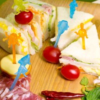 「ジョジョの奇妙な冒険 デコレーションピック」の使用例。 (C)LUCKY LAND COMMUNICATIONS/集英社