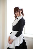 幻蜂家のドジでおっちょこちょいなメイド・リン役を演じる山本美月。(C)2014 枢やな／スクウェアエニックス (C)2014 映画「黒執事」製作委員会