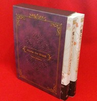 「魔女マリー」を一部書店で購入すると、上下巻が収まるケースが配布される。