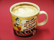 イベント期間中カフェラテ・ティーラテは、鉄腕アトムのマグカップで出てくる。絵柄はランダム。