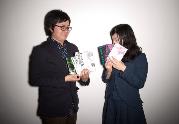 左から押見修造、しのさきあさこ。