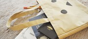 「ダンボーのトートバッグ」の使用例。(C)KIYOHIKO AZUMA / YOTUBA SUTAZIO