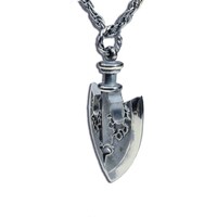 「鏃大ネックレス」(c)LUCKY LAND COMMUNICATIONS / SHUEISHA