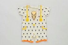 「ロンパース＆スタイ（ブローノ・ブチャラティ）」のロンパース。(c)荒木飛呂彦＆LUCKY LAND COMMUNICATIONS／集英社