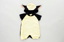 「ロンパース＆スタイ（イギー）」のロンパース。(c)荒木飛呂彦＆LUCKY LAND COMMUNICATIONS／集英社