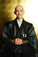 天然ドジ坊主・田村正助の姿に扮した吉沢亮。(c)2013「ぶっせん」製作委員会