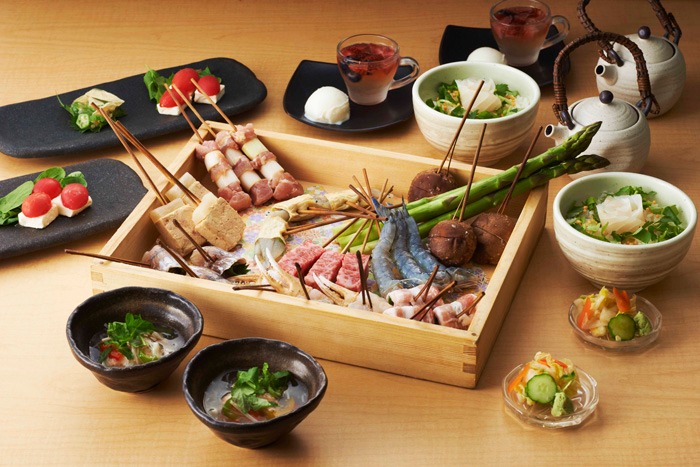 串揚げ 串亭で提供される「極味串揚げコース」4000円。