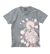 キラークイーンのTシャツ。(c)荒木飛呂彦＆LUCKY LAND COMMUNICATIONS／集英社