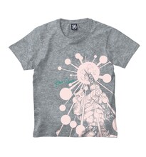 キラークイーンのTシャツ。(c)荒木飛呂彦＆LUCKY LAND COMMUNICATIONS／集英社