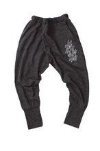 スタープラチナのサルエルパンツ。(c)荒木飛呂彦＆LUCKY LAND COMMUNICATIONS／集英社