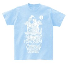 鮪オーケストラによる新作Tシャツ「FLYING JUICER」。（ライトブルー）