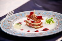 映画「黒執事」のセット。(C)2014 枢やな／スクウェアエニックス (C)2014 映画「黒執事」製作委員会