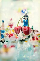 「コップのフチ子 ポストカードブック」より。(c)タナカカツキ2013/KITAN CLUB