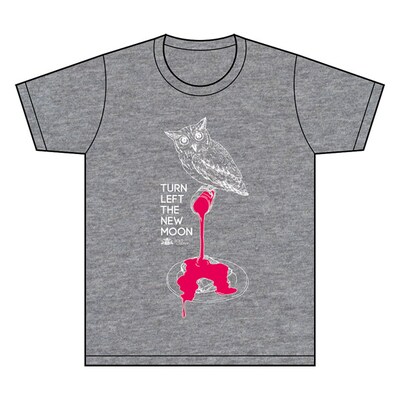 衿沢世衣子描き下ろしのTシャツ「ふくろう×ジャム」。