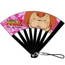 「ミニ扇子ストラップ」のアザゼル柄。(c)久保保久／講談社・芥辺探偵事務所Z