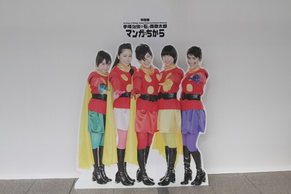 ももいろクローバーZのパネル。