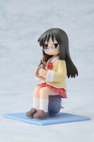 「トイズワークスコレクションよんてんご 日常 完全数量限定版」の水上麻衣。(C)あらゐけいいち・角川書店／東雲研究所