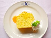 「『夏みかんマーマレード』のパウンドケーキ」500円（Drink Set 700円）(C)柳原望／メディアファクトリー