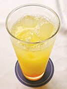 「丸宮光 オレンジソース×オレンジカルピス」450円（Drink Set可）(C)柳原望／メディアファクトリー