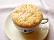 「小坂りいな ホットロイヤルミルクティー＋はちみつ」450円（Drink Set可）(C)柳原望／メディアファクトリー