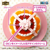 「サンジが贈る魅惑のケーキ Gateau decore Je t'aime」にはナミ、ロビンをイメージした食材やモチーフが盛り込まれている。(c)尾田栄一郎／集英社・フジテレビ・東映アニメーション