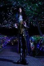 謎の葬儀屋・ジェイを演じる栗原類。(C)2014 枢やな／スクウェアエニックス (C)2014 映画「黒執事」製作委員会