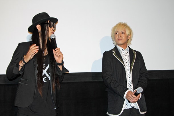 逹瑯（写真左）とYUKKE（右）。