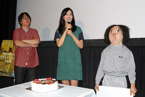 サプライズゲストとして登場したオチョナンさん（写真右）。