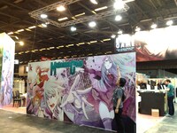 2m×5mにも及ぶ「マリシャスコード」の巨大パネルと池野。