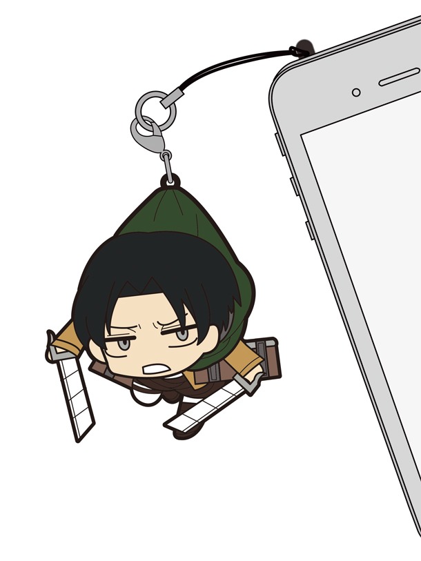 「リヴァイつままれストラップ」使用例。ストラップはイヤホンジャックパーツが付属しているため、スマートフォンにも装着可能だ。(c)諫山創・講談社／「進撃の巨人」製作委員会