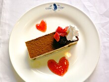 「ガット味？のティラミス」450円（Drink Set650円）(C)ルーツ / Piyo / アース・スター エンターテイメント / 亀井戸高校テニス部