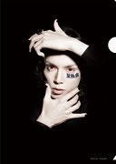 映画「黒執事」前売り特典のクリアファイル。（c）2014 枢やな／スクウェアエニックス（c）2014 映画「黒執事」製作委員会